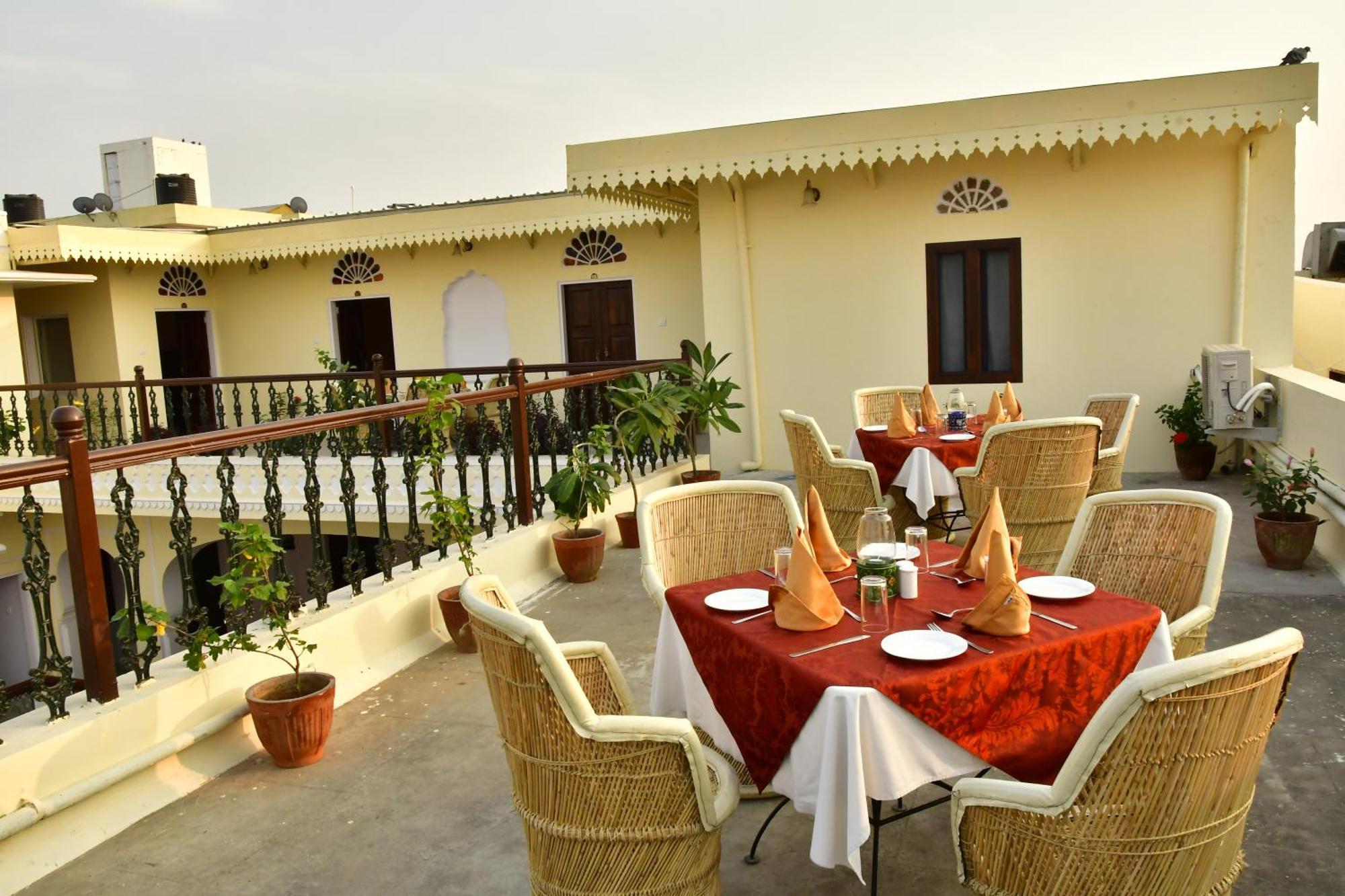 Khandela Haveli - A Boutique Heritage Hotel Джайпур Екстериор снимка