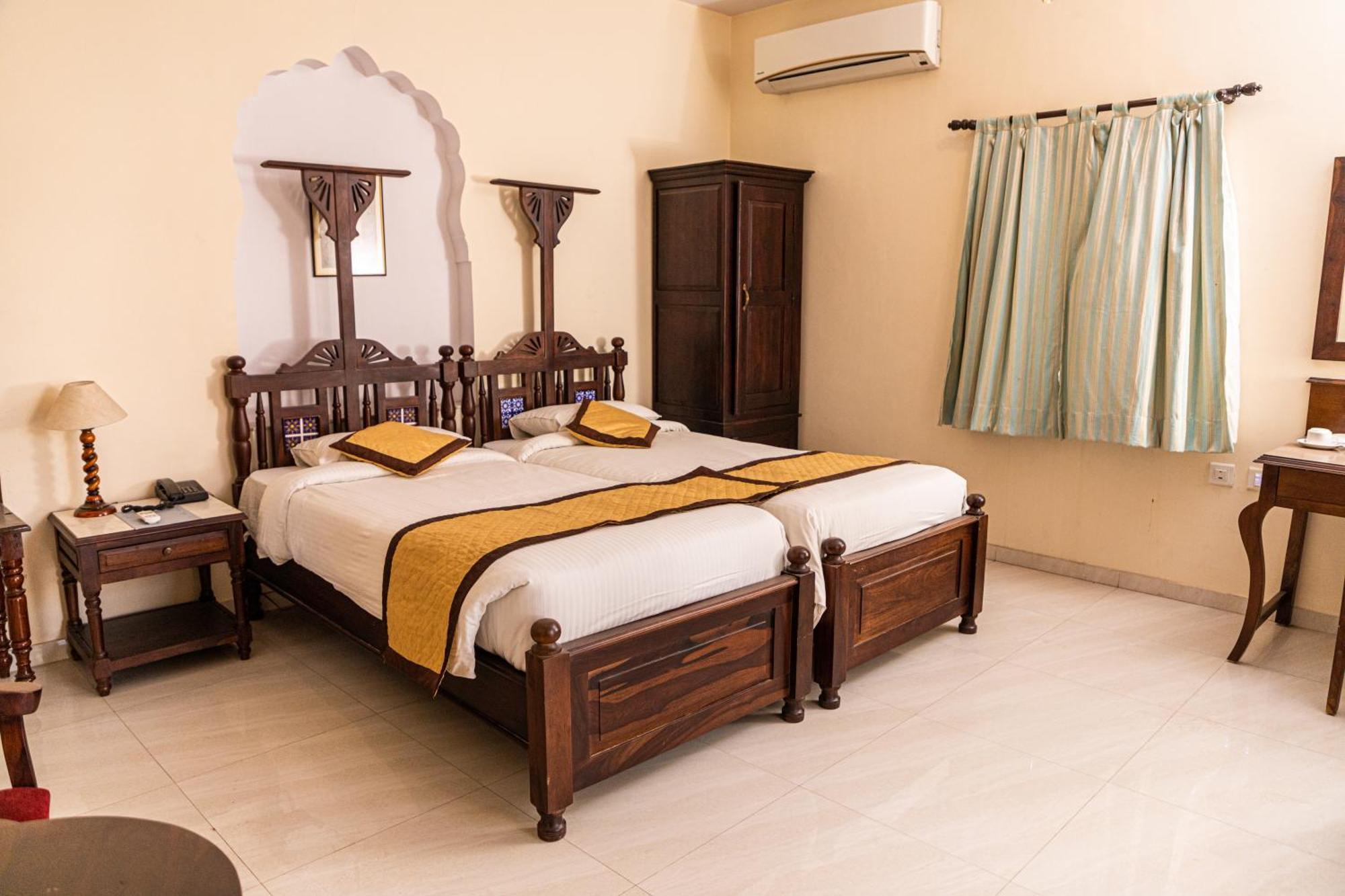 Khandela Haveli - A Boutique Heritage Hotel Джайпур Екстериор снимка